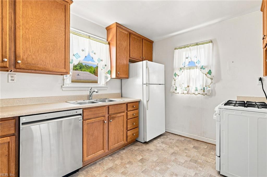 4885 Kennebeck Ave Property Photo 10