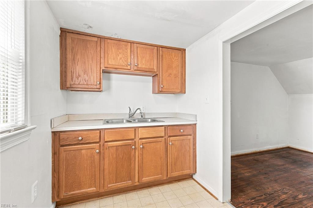 4885 Kennebeck Ave Property Photo 21