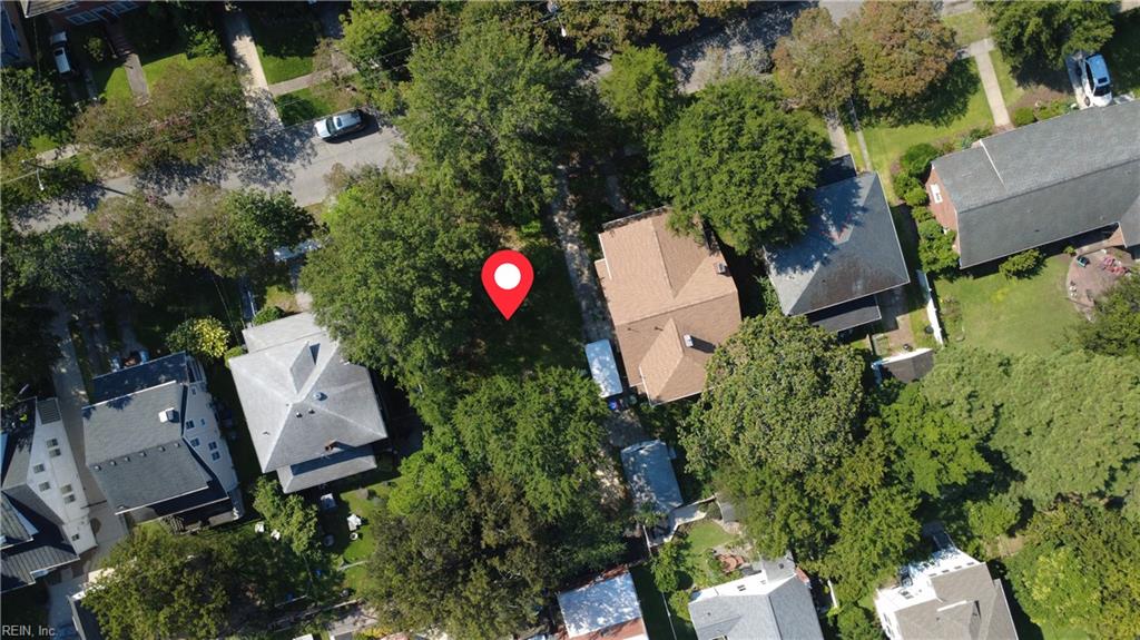 1142 Larchmont Cres Property Photo 1