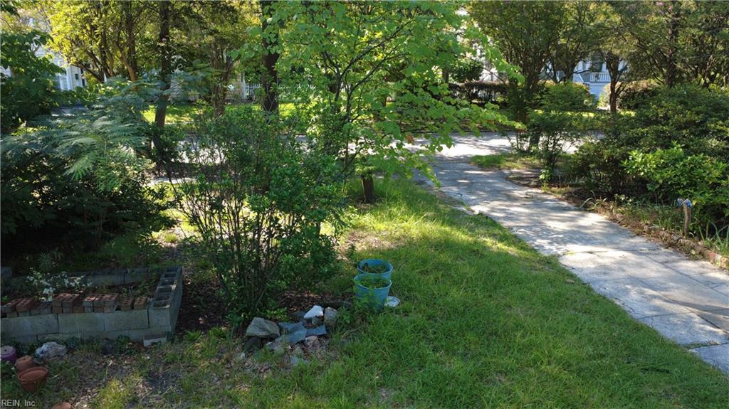 1142 Larchmont Cres Property Photo 5