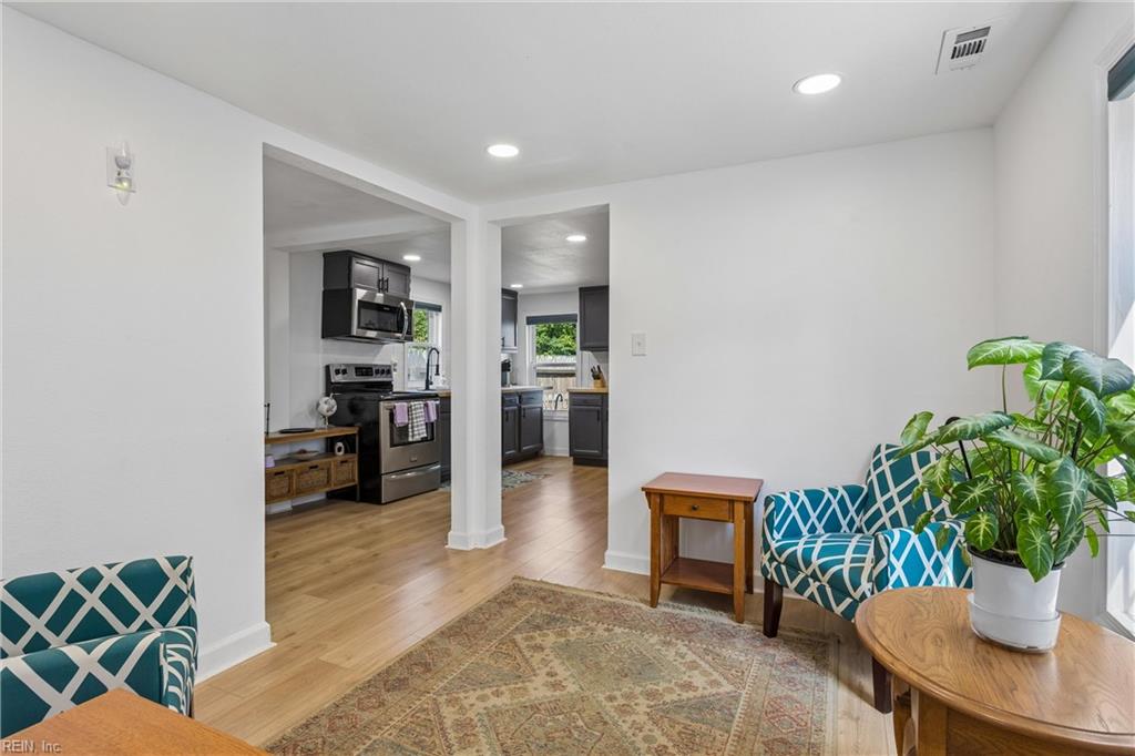 7430 Hughart St Property Photo 17