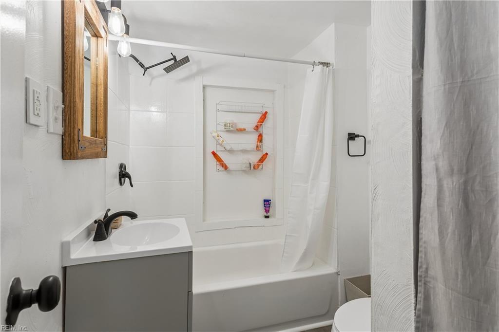 7430 Hughart St Property Photo 23