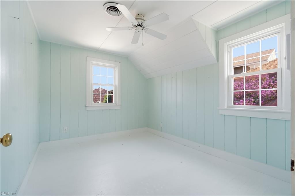 111 60th St Property Photo 17