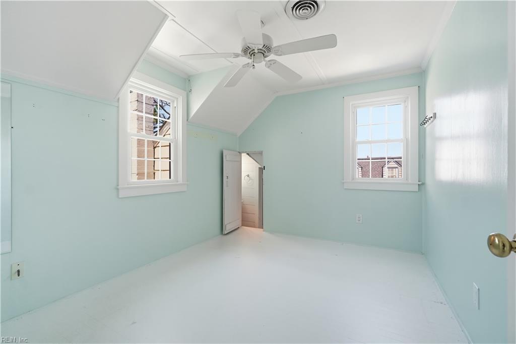 111 60th St Property Photo 19
