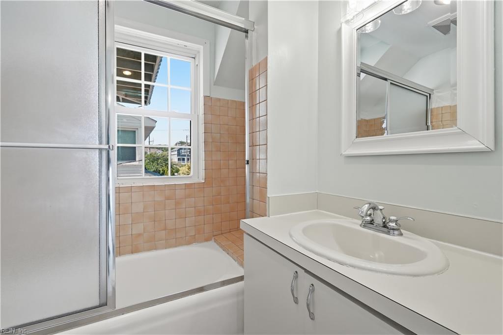 111 60th St Property Photo 24