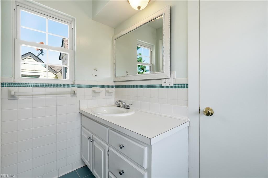 111 60th St Property Photo 28