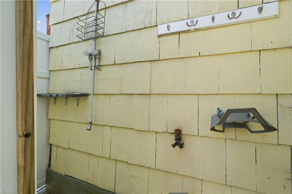 111 60th St Property Photo 34