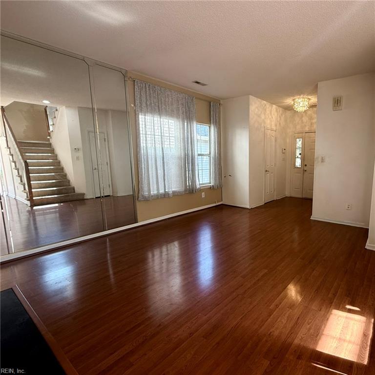 930 Ivystone Way Property Photo 4