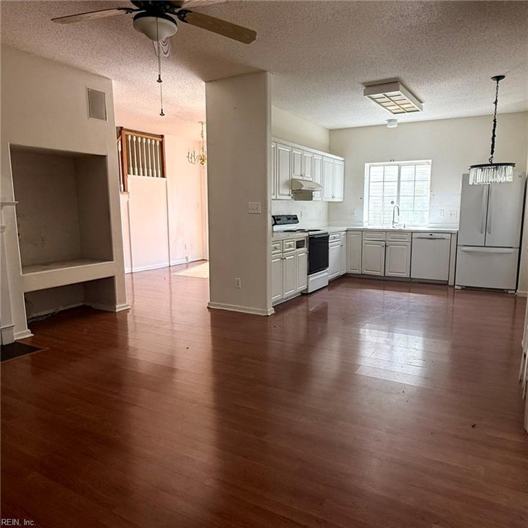 930 Ivystone Way Property Photo 10