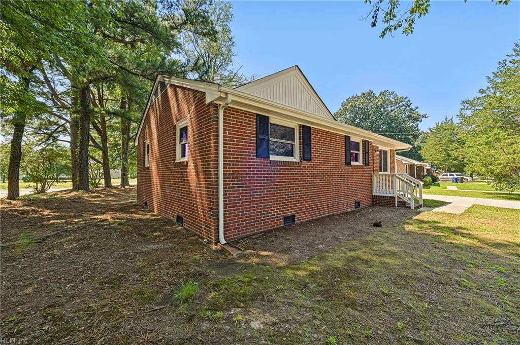 613 Yorkshire Rd Property Photo 2