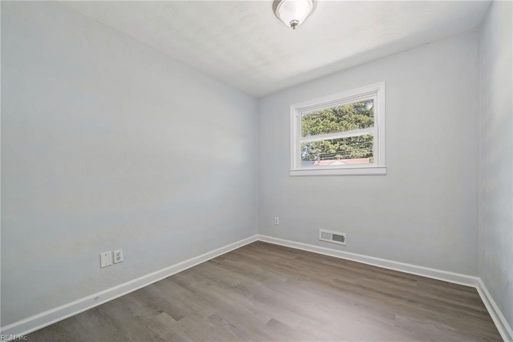 613 Yorkshire Rd Property Photo 18