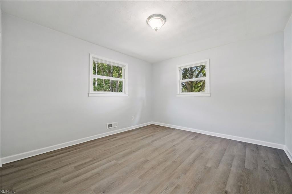613 Yorkshire Rd Property Photo 20