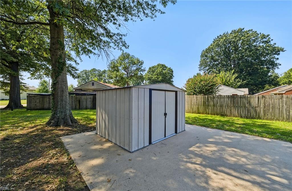 613 Yorkshire Rd Property Photo 25