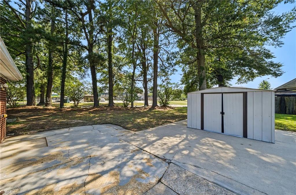 613 Yorkshire Rd Property Photo 26