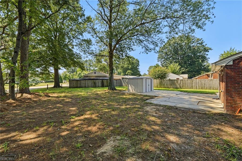 613 Yorkshire Rd Property Photo 27
