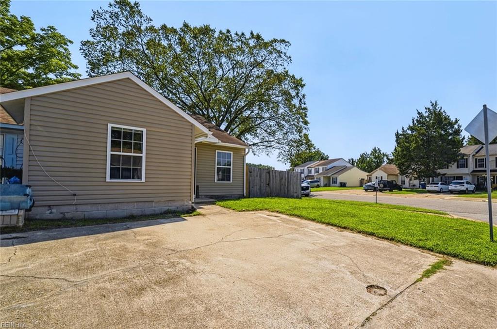 800 Stephanie Ct Property Photo 4