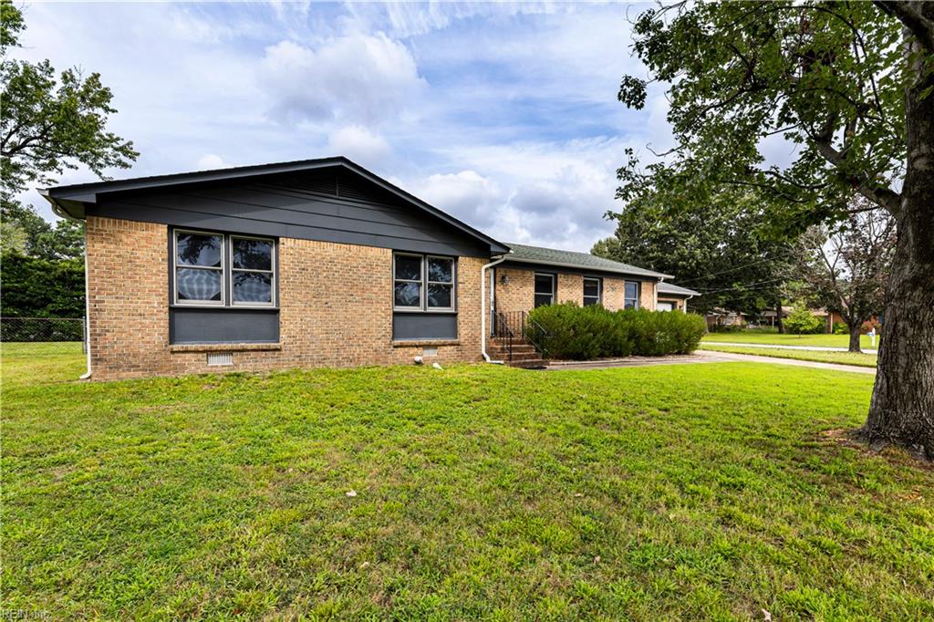 2916 Mintwood Dr Property Photo 3