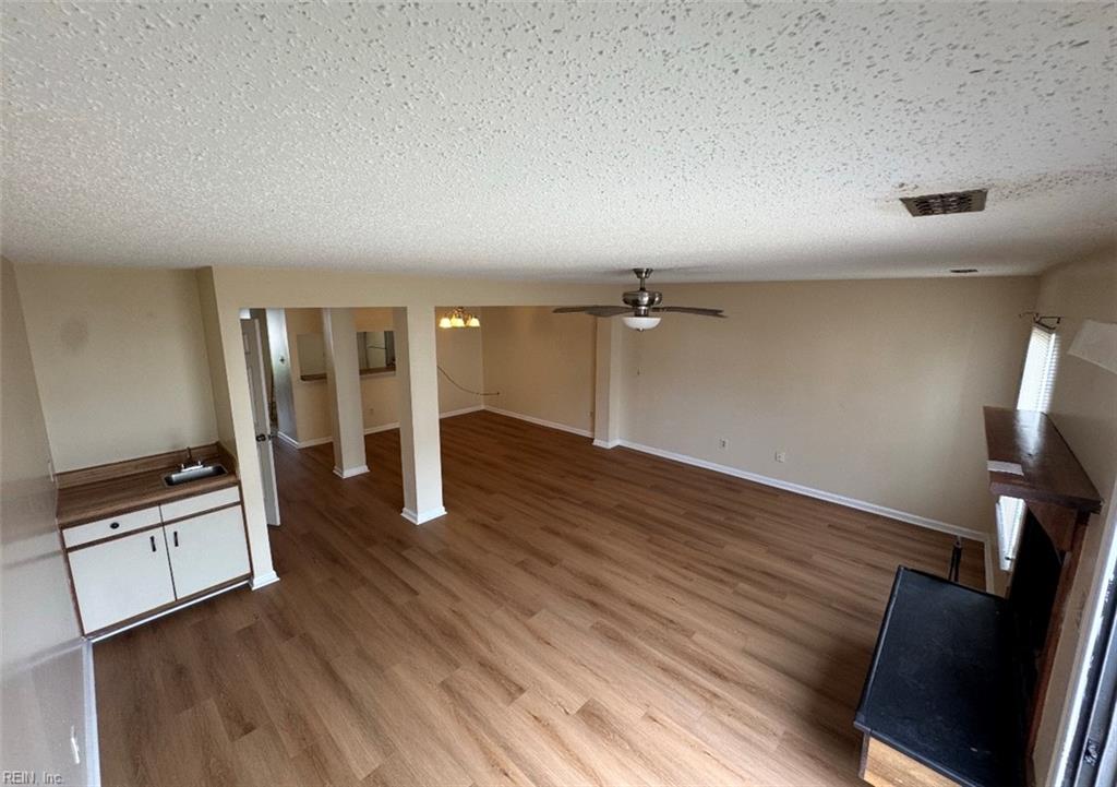 1609 Aldrich Ln Property Photo 3
