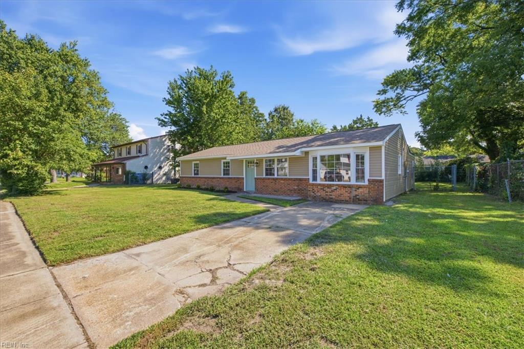 1121 Sir Gawaine Dr Property Photo 2