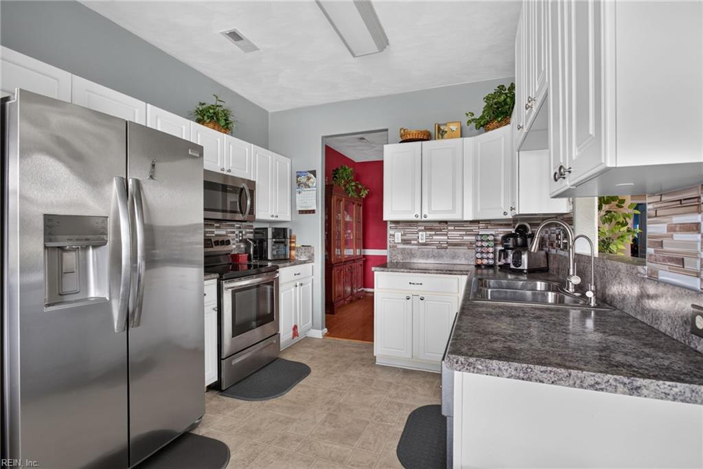 1025 Legends Way Property Photo 6