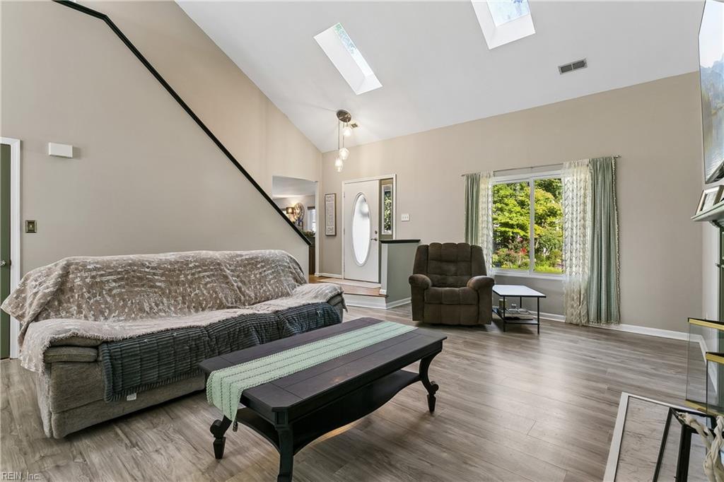 106 Copperfield Property Photo 8