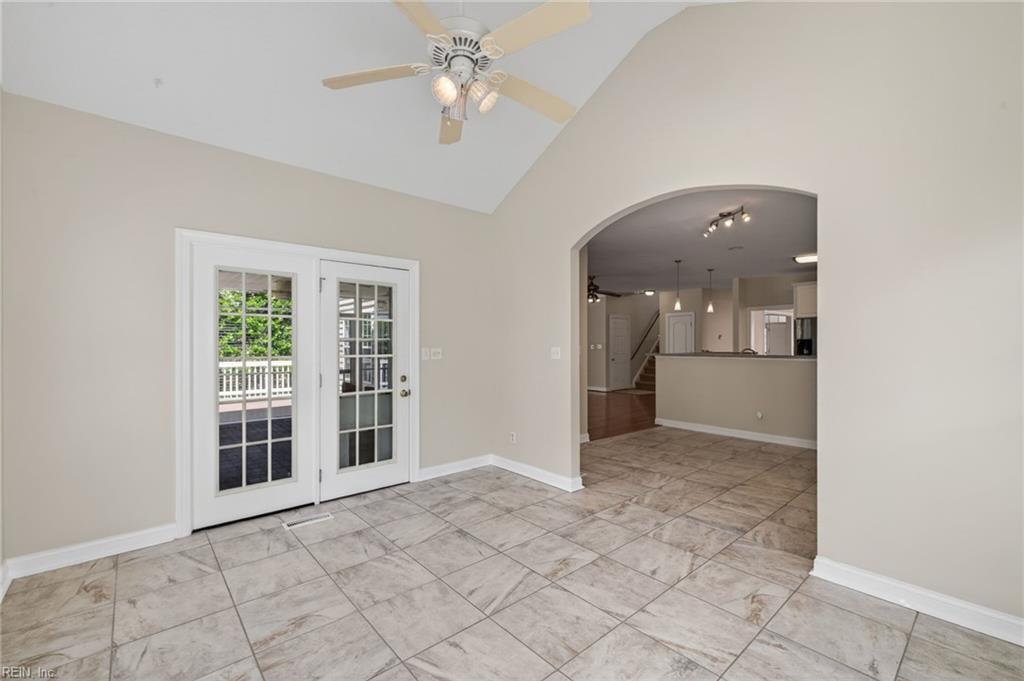 320 Green View Rd Property Photo 5