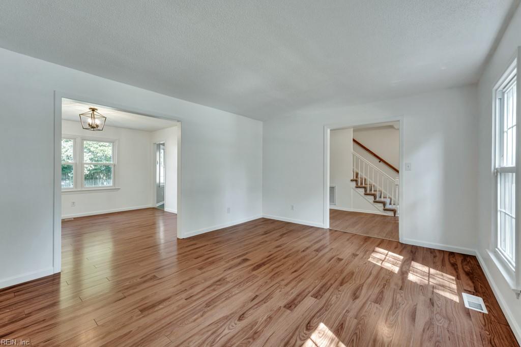 5305 Doon St Property Photo 6