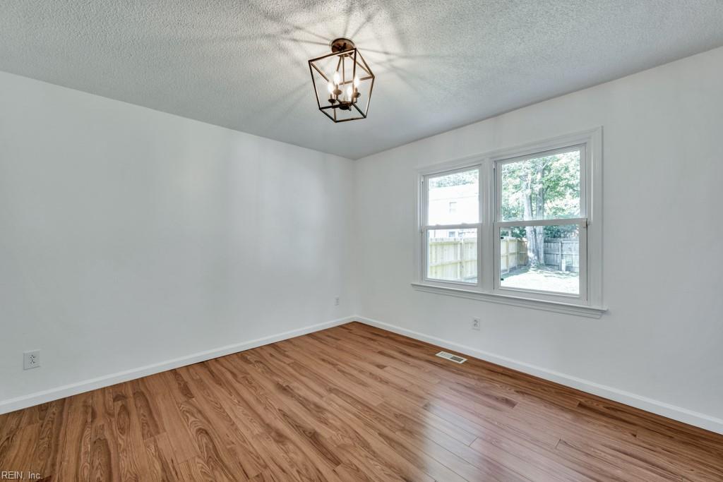 5305 Doon St Property Photo 7