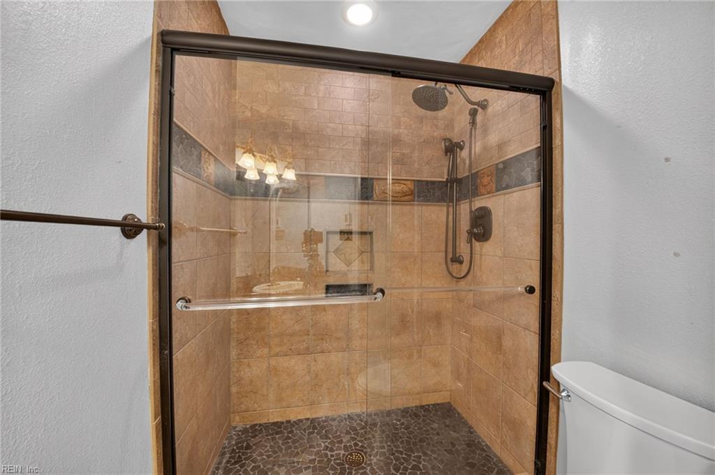 228 Country Club Blvd Property Photo 32