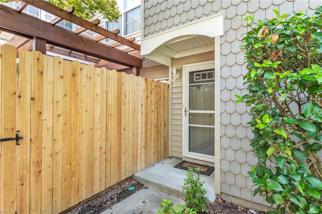 4305 Napa Ct Property Photo 4