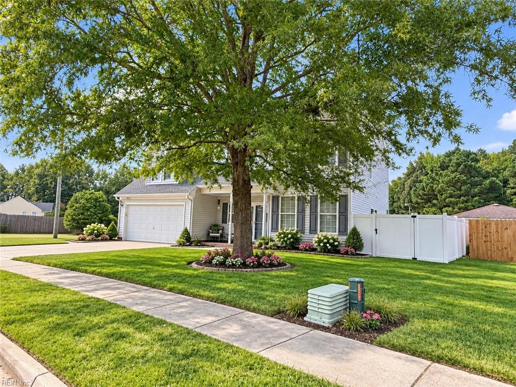 2001 Woodshire Way Property Photo 2