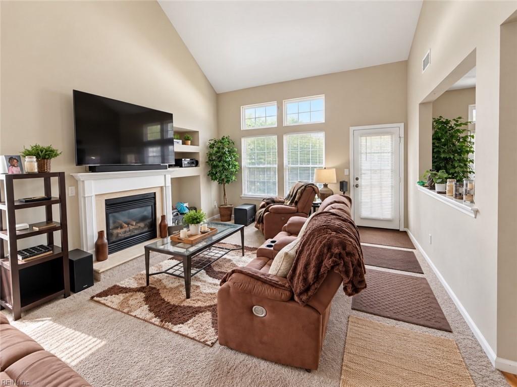 2001 Woodshire Way Property Photo 8