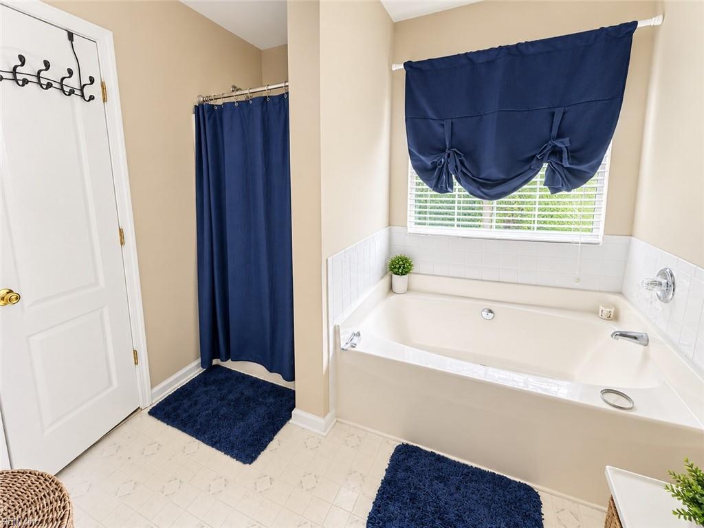 2001 Woodshire Way Property Photo 17
