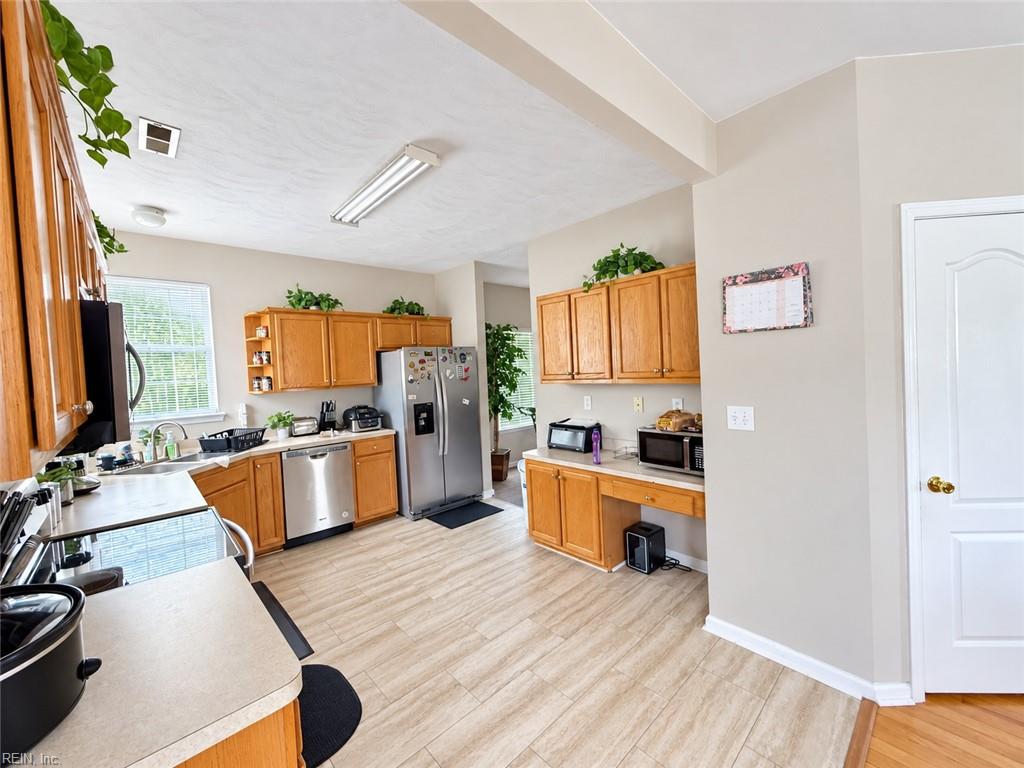 2001 Woodshire Way Property Photo 33