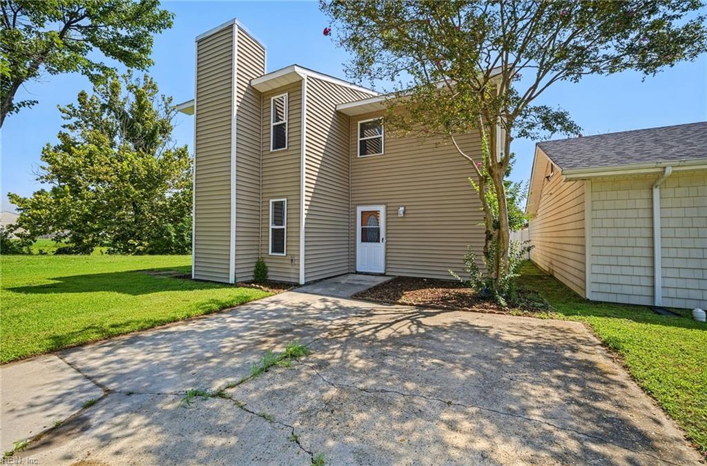 3819 Peachtree Ln Property Photo 3