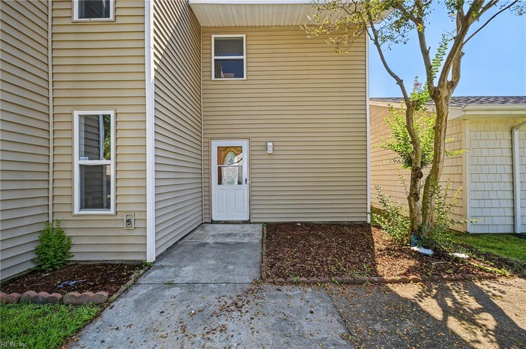 3819 Peachtree Ln Property Photo 4