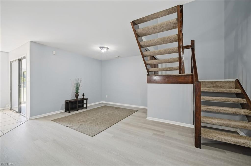3819 Peachtree Ln Property Photo 6