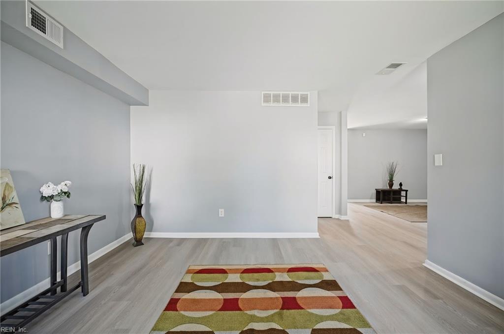 3819 Peachtree Ln Property Photo 10