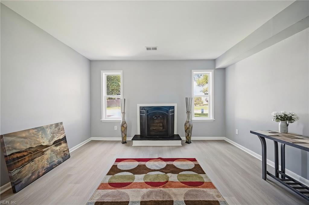 3819 Peachtree Ln Property Photo 11