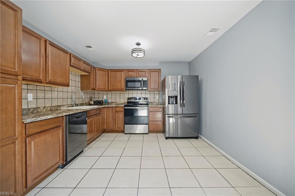 3819 Peachtree Ln Property Photo 14