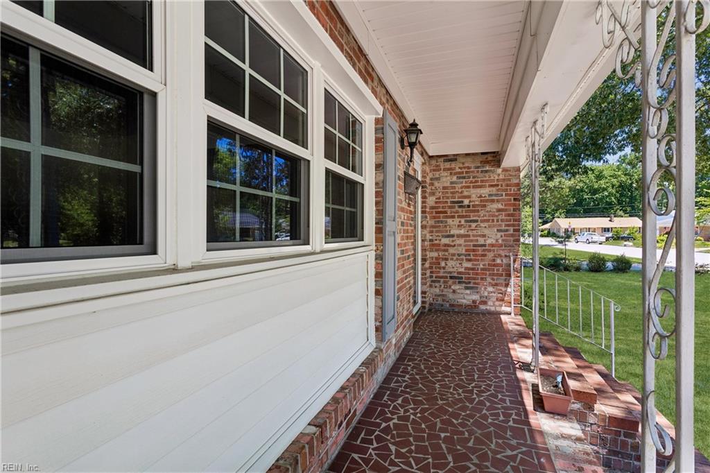 1667 Neptune Dr Property Photo 2