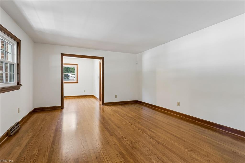 1667 Neptune Dr Property Photo 4