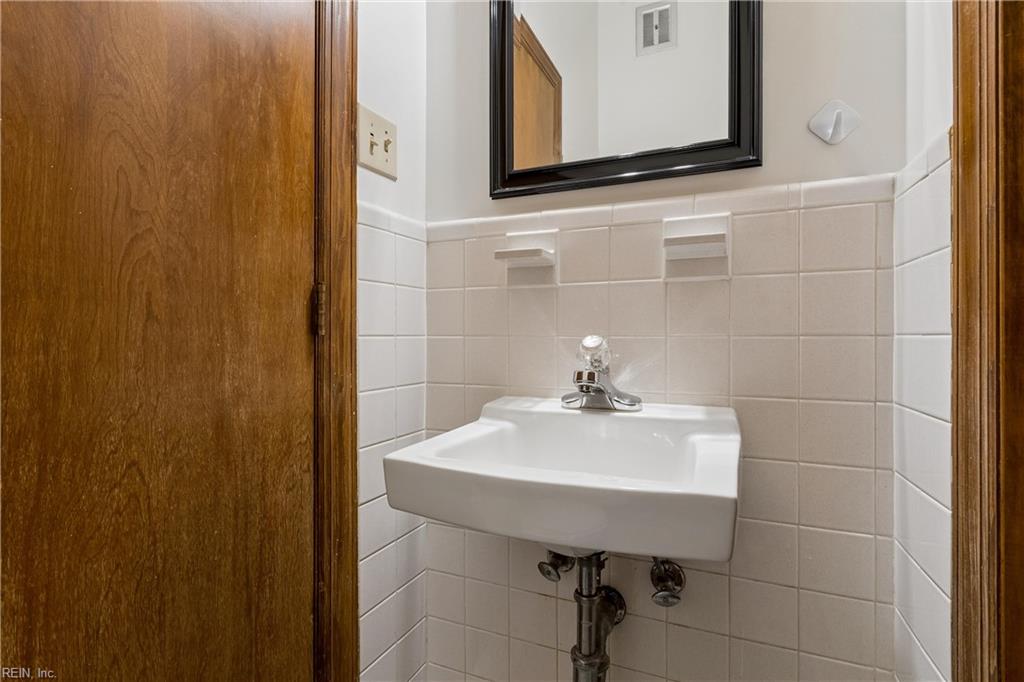 1667 Neptune Dr Property Photo 13