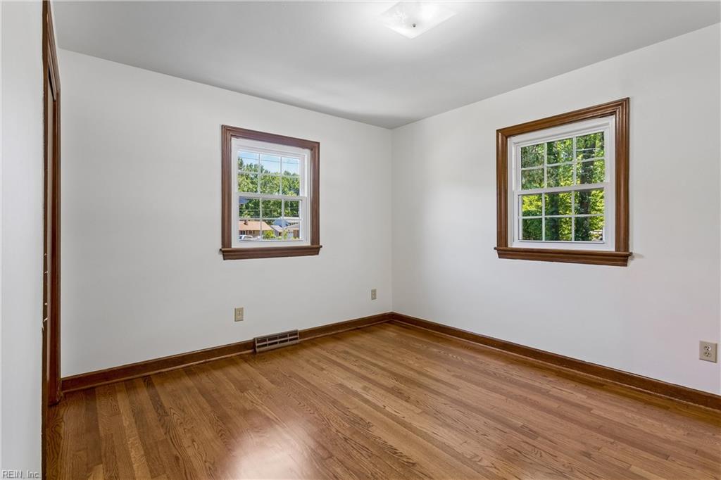 1667 Neptune Dr Property Photo 19