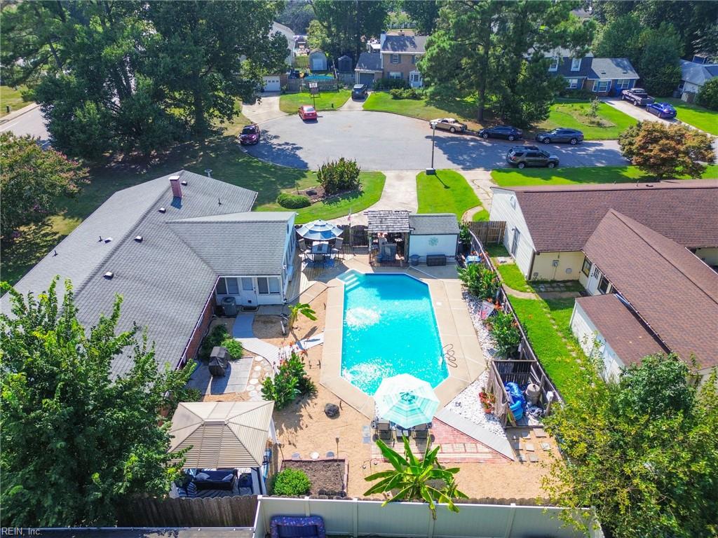 608 Brookside Ct Property Photo 3