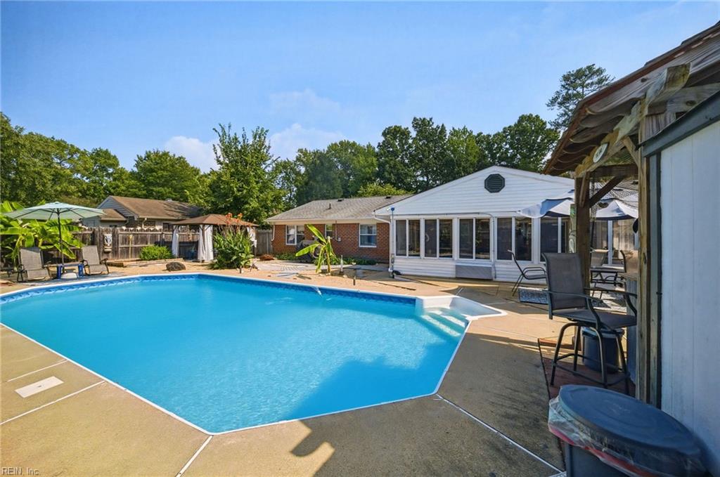 608 Brookside Ct Property Photo 5