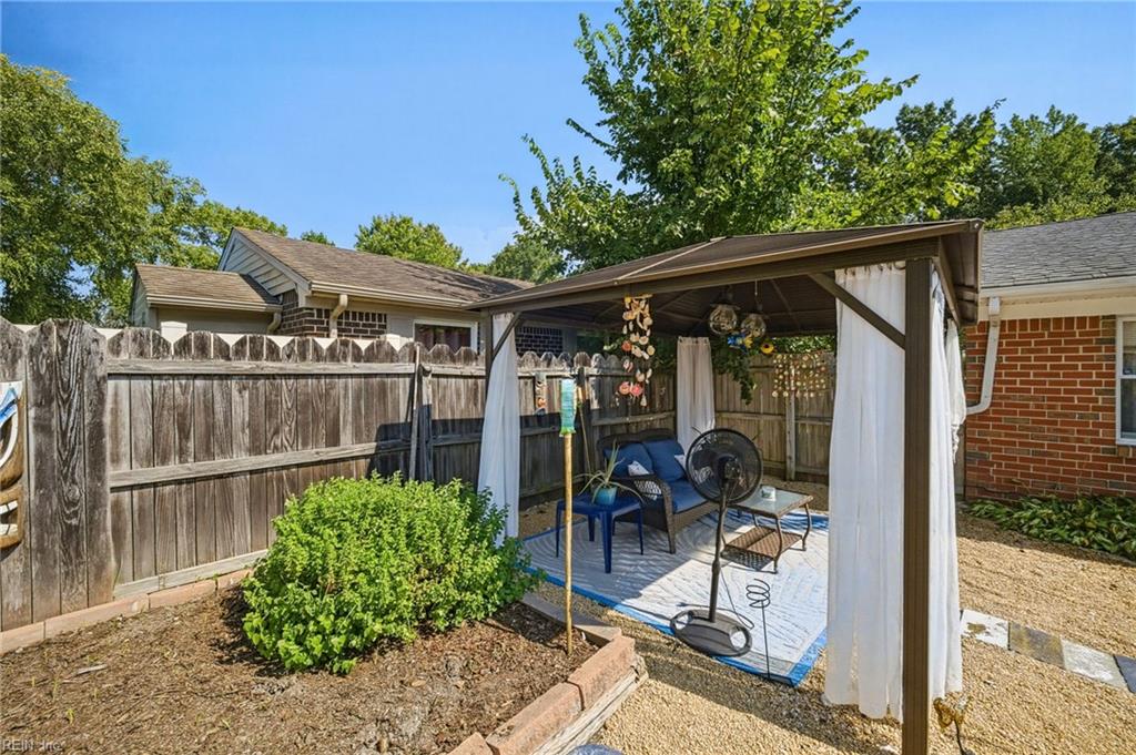 608 Brookside Ct Property Photo 10