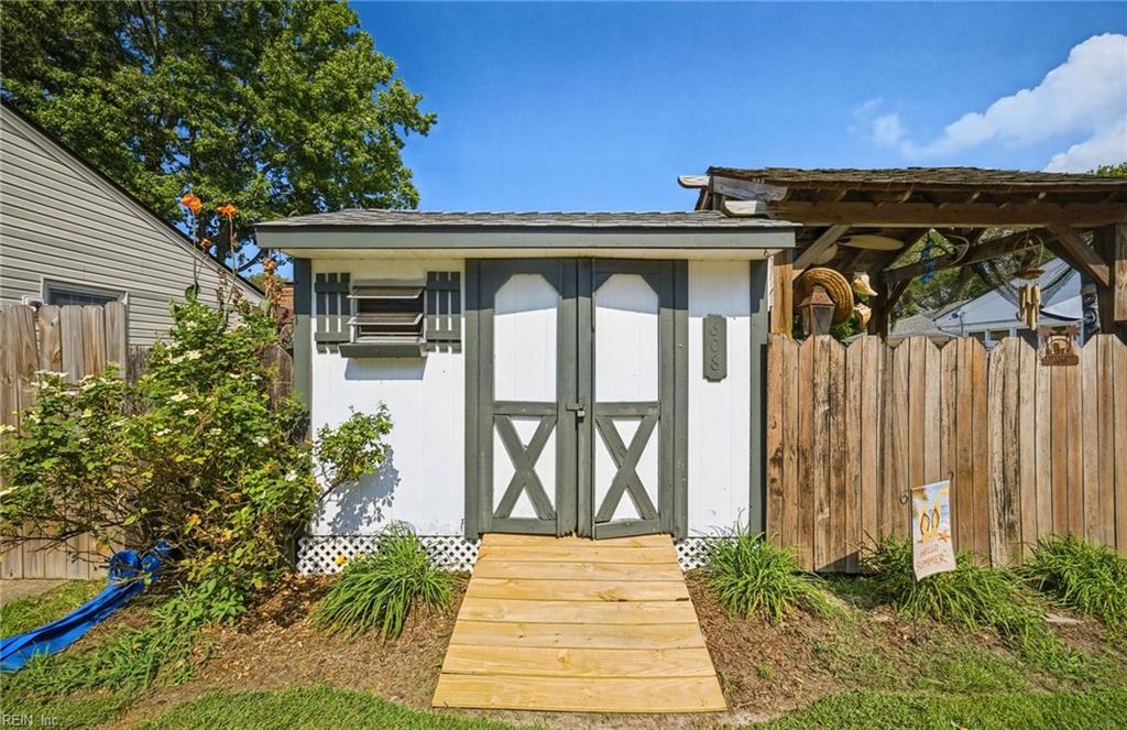 608 Brookside Ct Property Photo 40