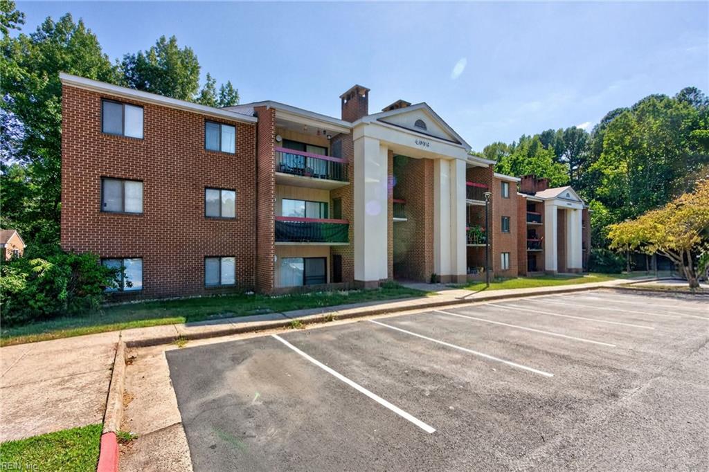 4008 Governors Sq Property Photo 1
