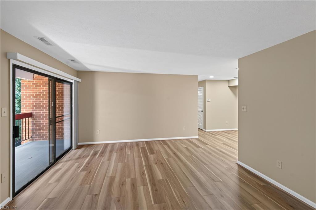 4008 Governors Sq Property Photo 6
